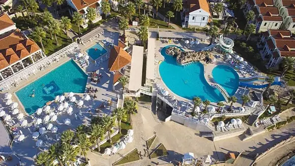 Pool & Beach